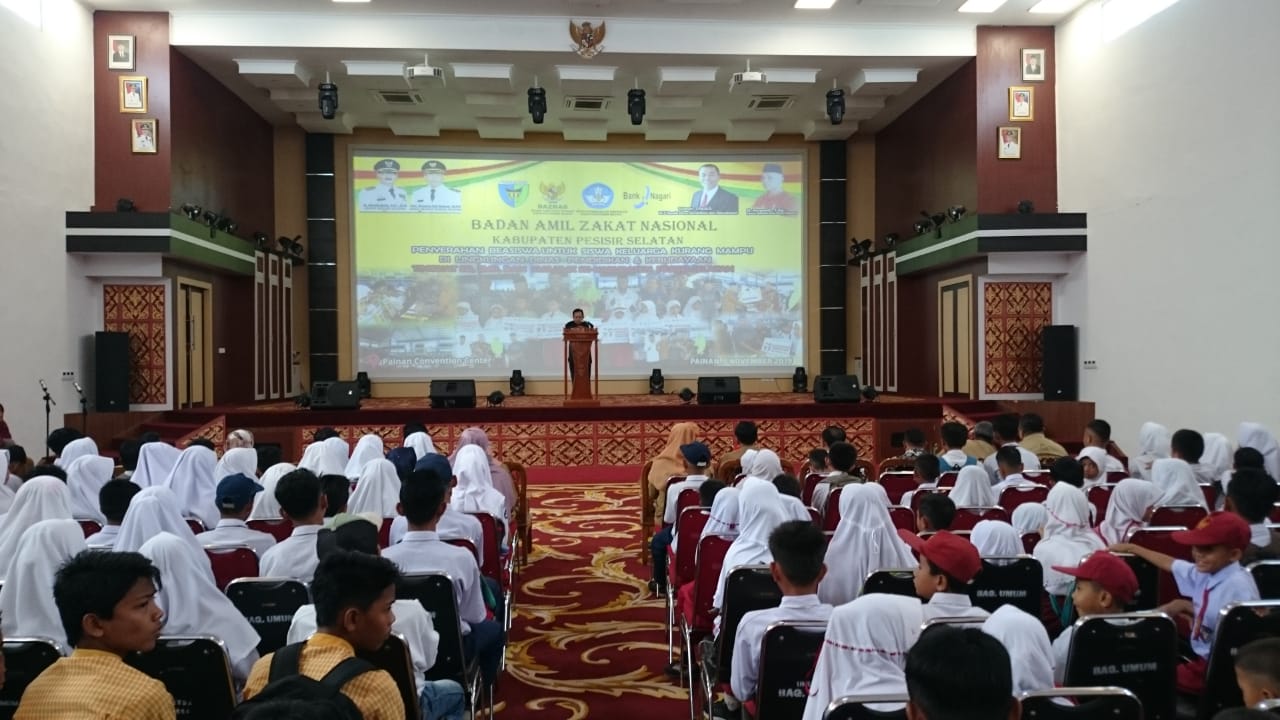 Baznas Pesisir Selatan Salurkan Beasiswa Pendidikan Kepada 4312 Pelajar