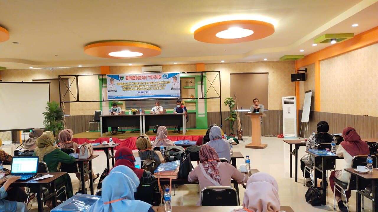 Kegiatan Bimtek Pengelolaan PBM berbasis TI bagi Guru Kelas SD se Kabupaten Pesisir Selatan