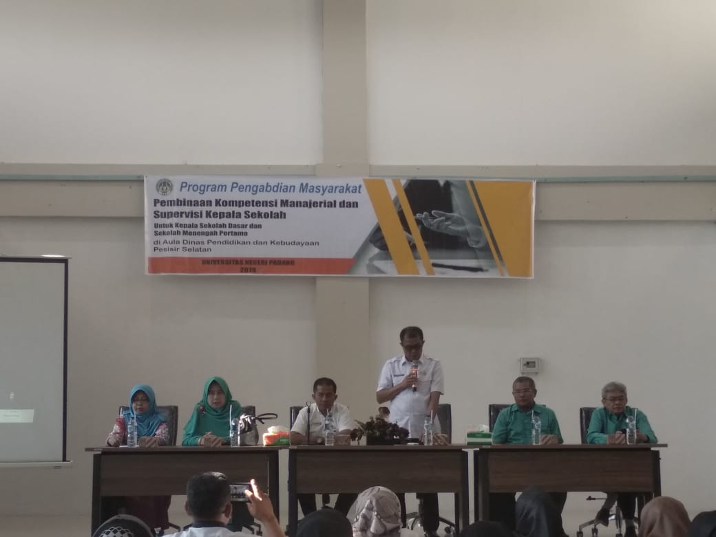 UNP melalui Program Pengabdian Kepada Masyarakat mengadakan Workshop di Aula Disdikbud