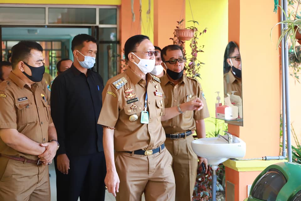 Hari Pertama Sekolah, Bupati Hendrajoni Kunjungi SMP N1 Painan
