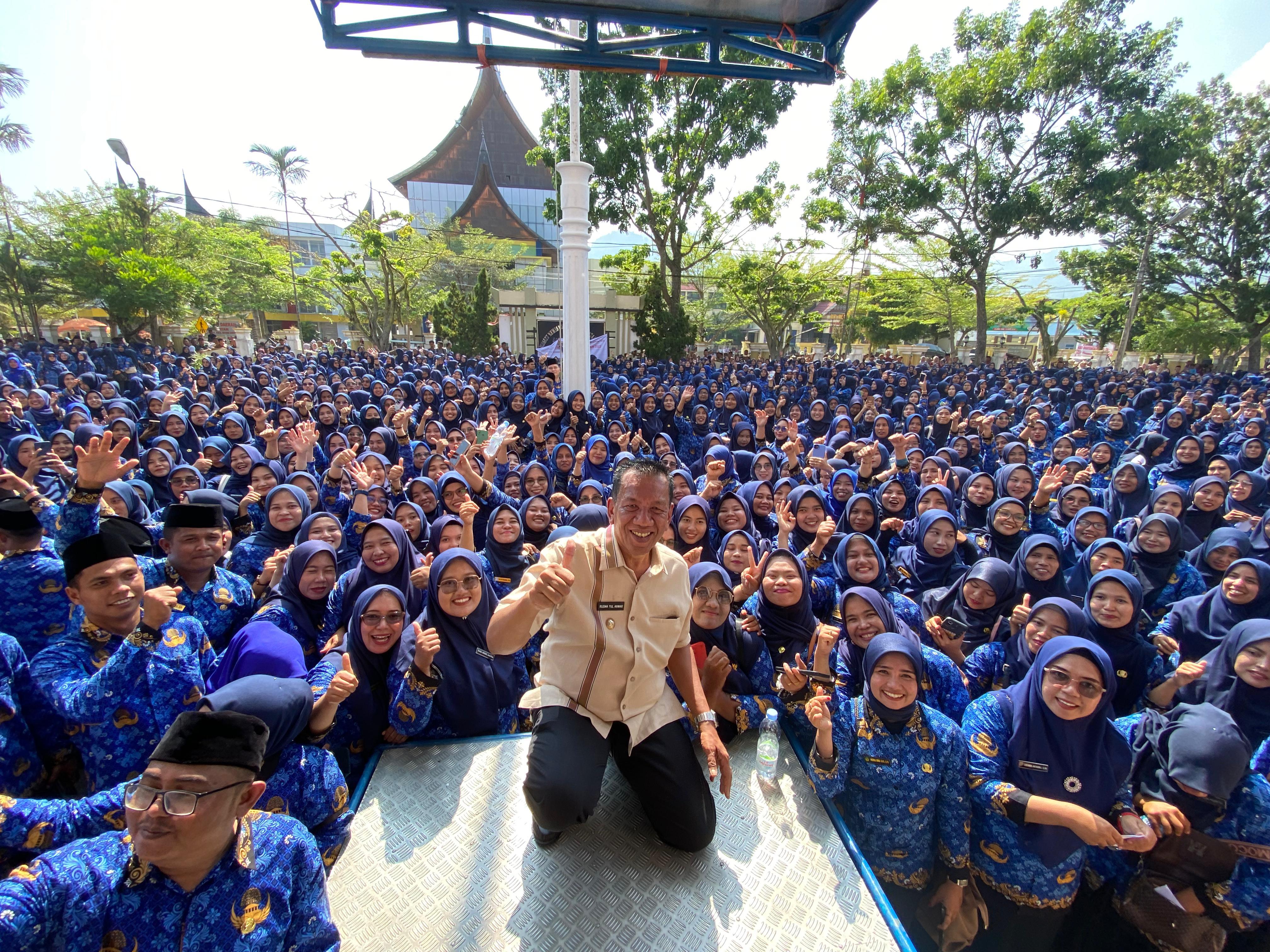 2.021 Tenaga Guru dan Kesehatan Kab. Pessel Terima SK PPPK
